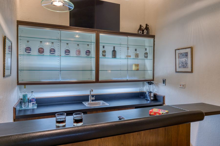 Bar and lounge